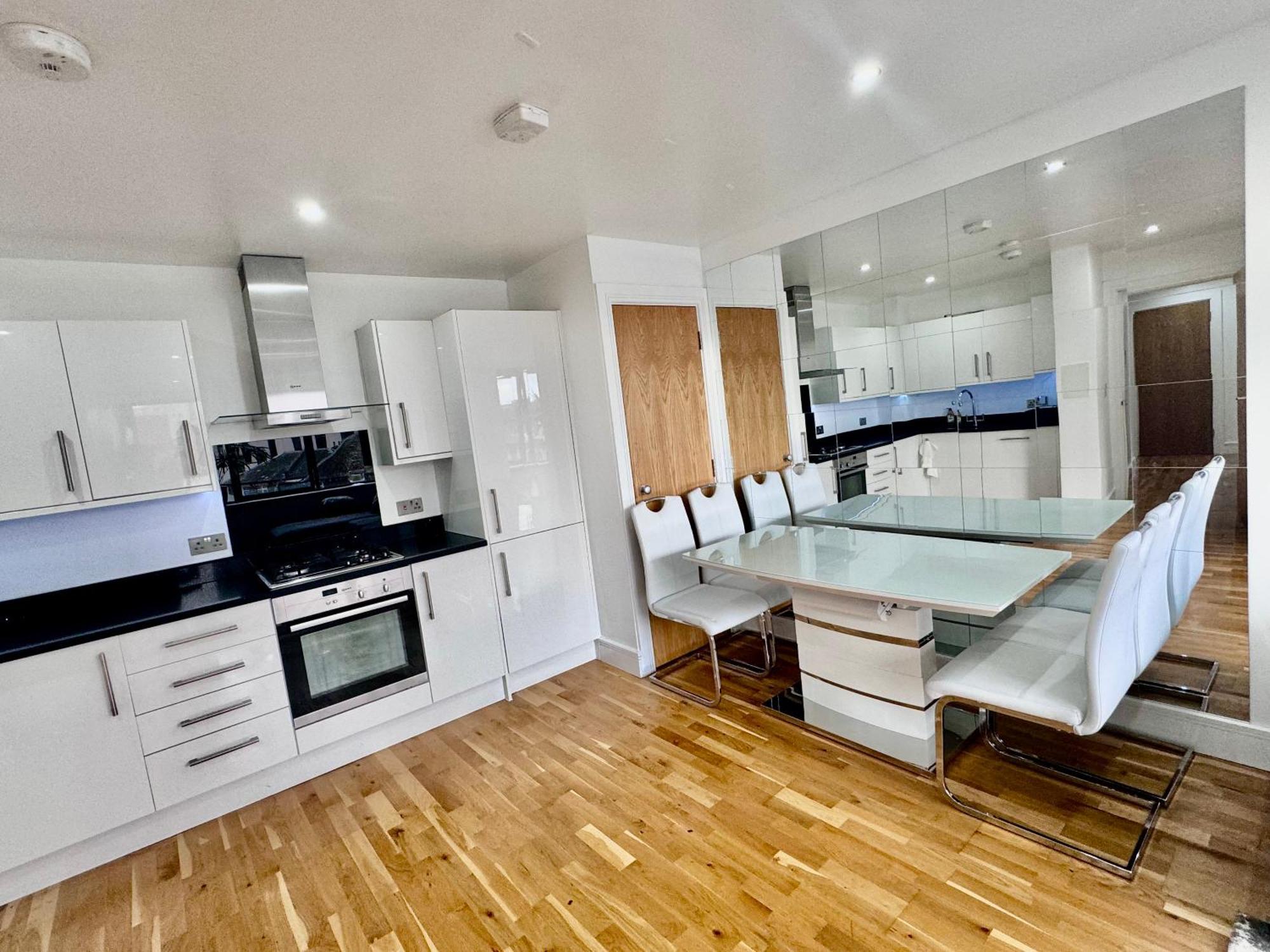 Luxury 2 Bed Entire Apartment-Near Tube & Shopping Centre 해로우 외부 사진